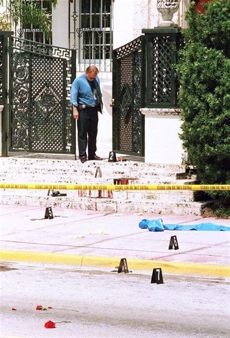 gianni versace death scene|how did versace get killed.